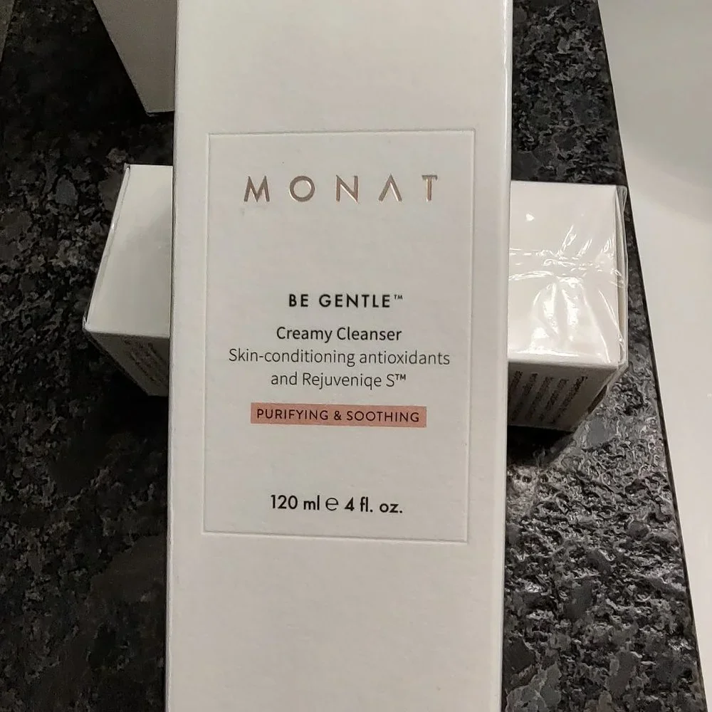 Monat Facial Cleanser - Picture 5 of 9